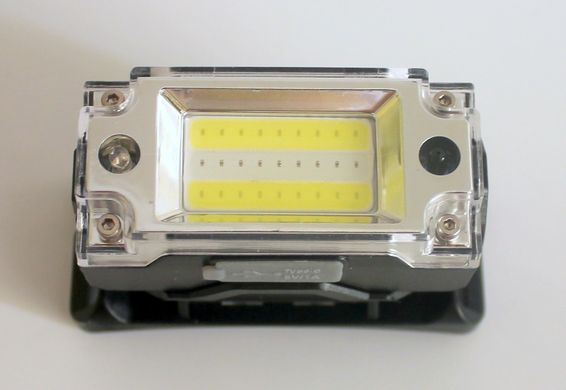 Компактный налобный фонарь с датчиком движения и красным светом