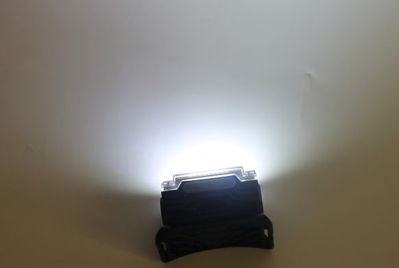 Компактный налобный фонарь с датчиком движения и красным светом