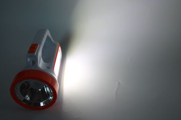 Акумуляторний фонарик із боковою підсвіткою