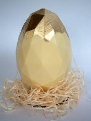 Шоколадне яйце ручної роботи солодкий подарунок великоднє шоколад ручної роботи