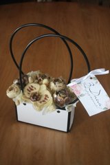 Шоколадний подарунок букет із квітів на день народження